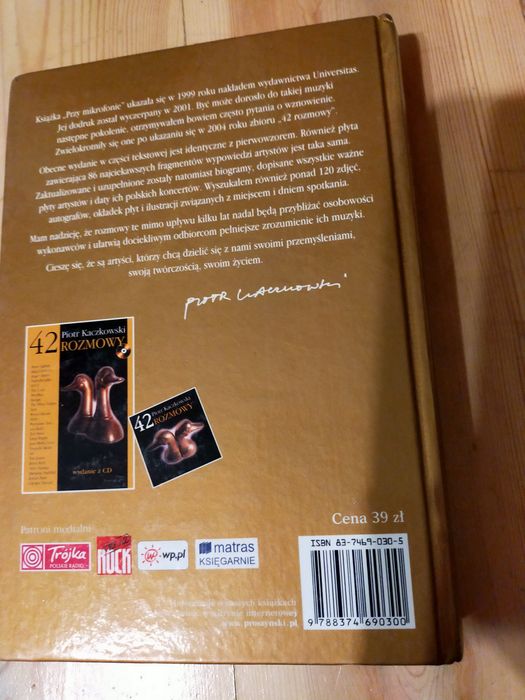 Przy mikrofonie. Piotr Kaczkowski.