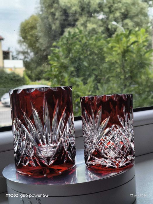 2 stare rubinowe wazoniki kryształowe Bohemia – ręczny szlif – 8,5 i 7 cm