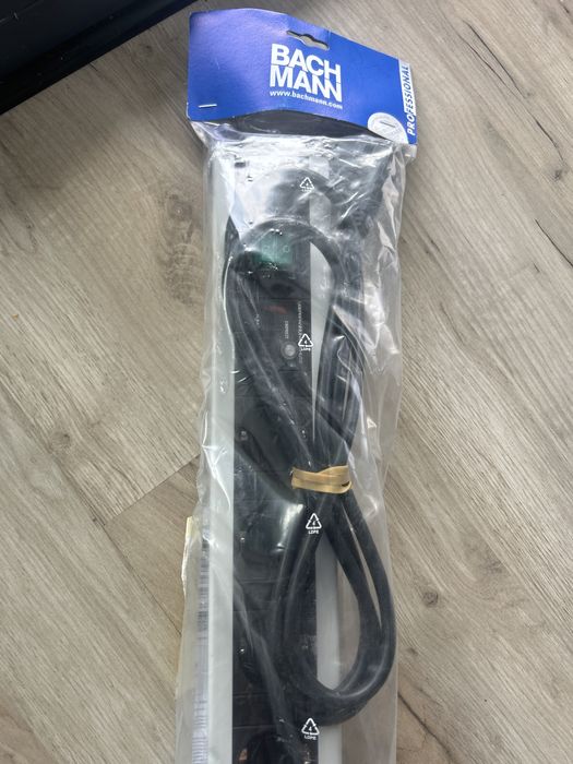 Listwa zasilajaca z ochroną przepieciową