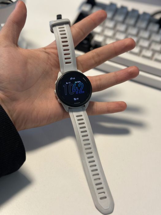 Часи Garmin Forerunner 165