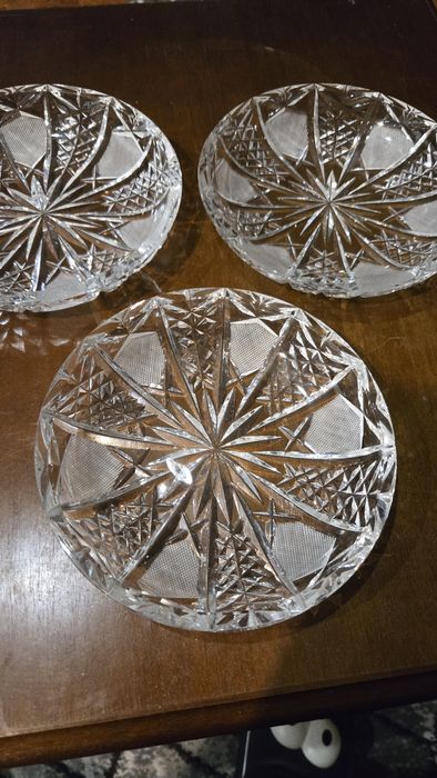 Kryształowe talerzyki.