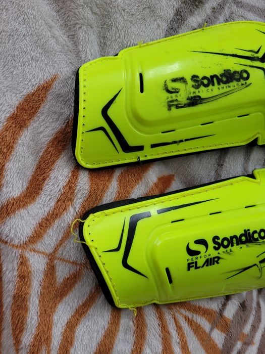 Ochraniacze na piszczele do gry w piłkę nożną