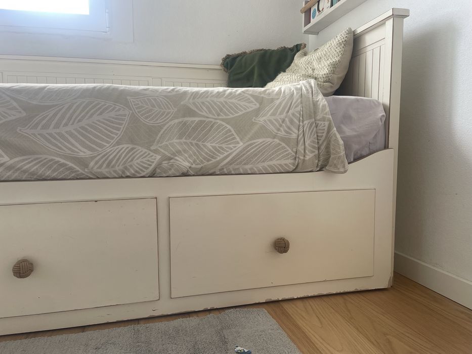 Cama solteiro / casal . Modelo Hemmes Ikea