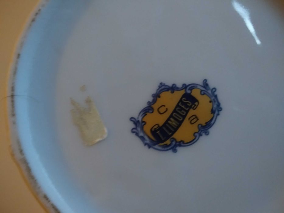 Jarra em porcelana Limoges com motivos florais