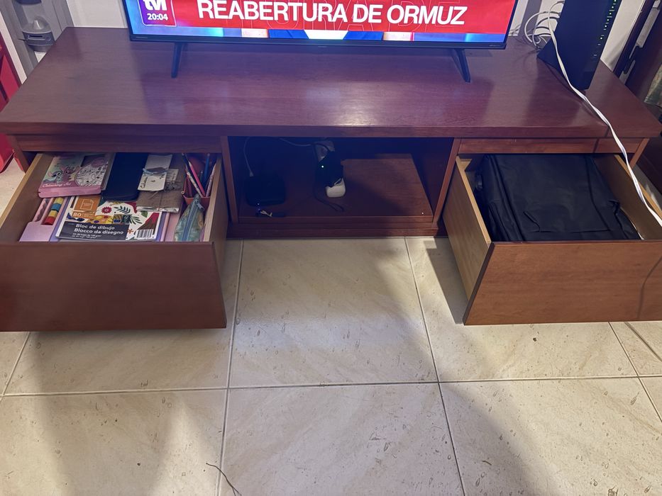 Movel de televisão em cerejeira