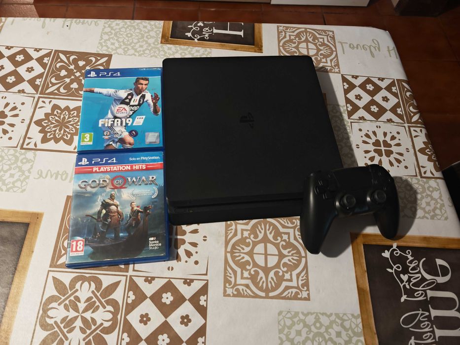 PS4 slim 1TB com dois jogos e TV 32 polegadas.