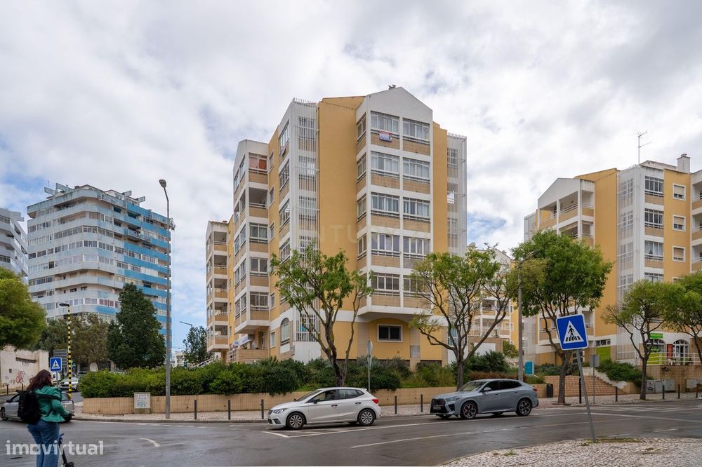 Clínica Dentária Equipada no Centro de Portimão – Oportunidade de Inve