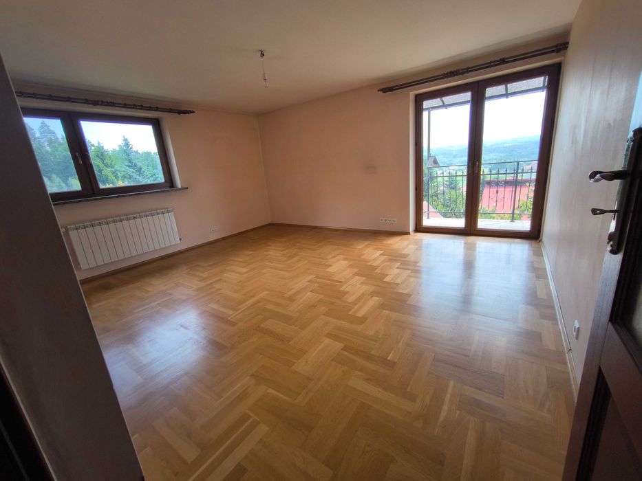 Dom pod lasem z widokiem na Nowy Sącz