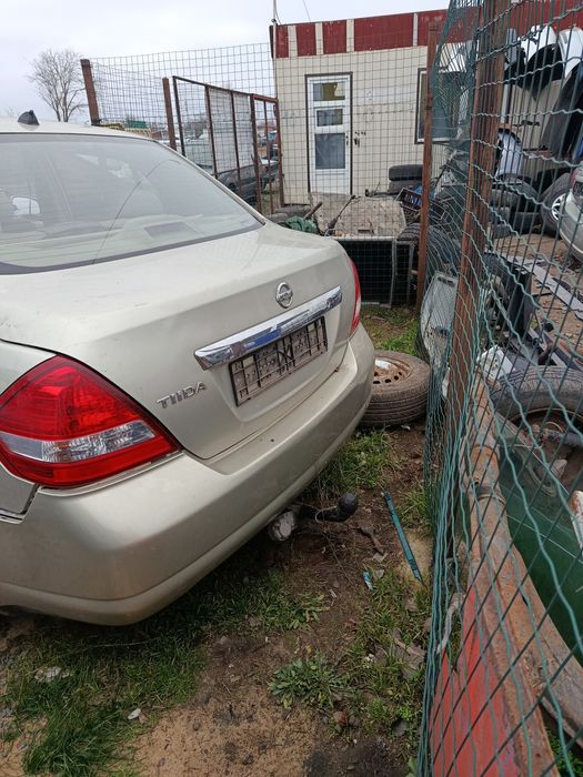 Продам двери NISSAN TIIDA