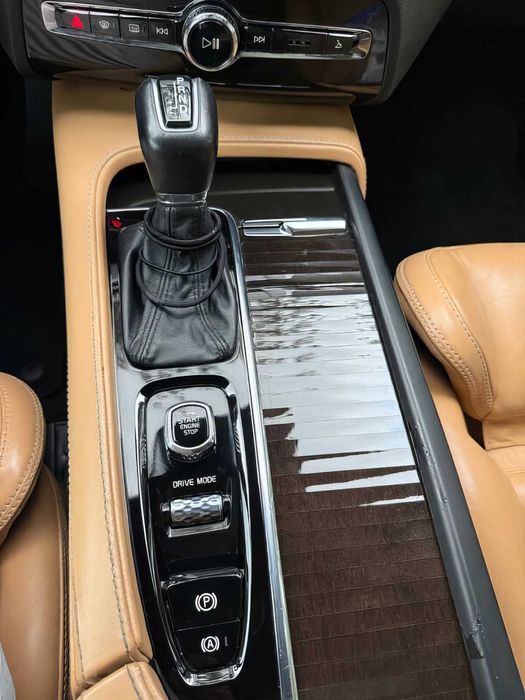 Volvo XC90      2018