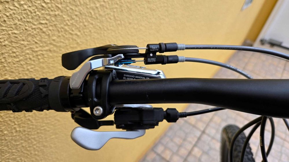 SCOTT Genius 710 com quadro em carbono