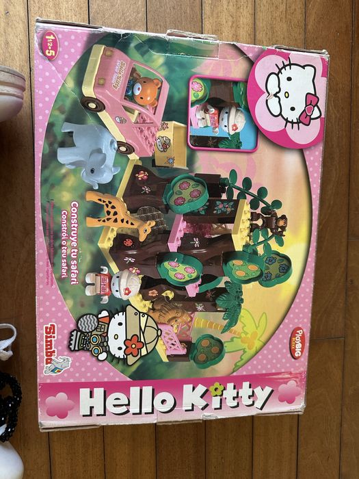 Hello kitty safari