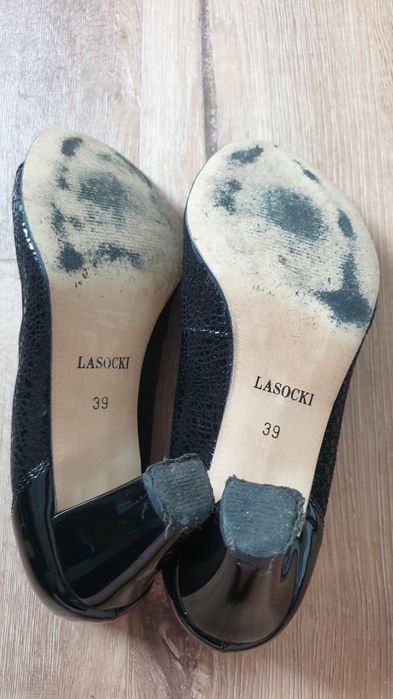 Czółenka Lasocki skórzane lakierowane roz. 39