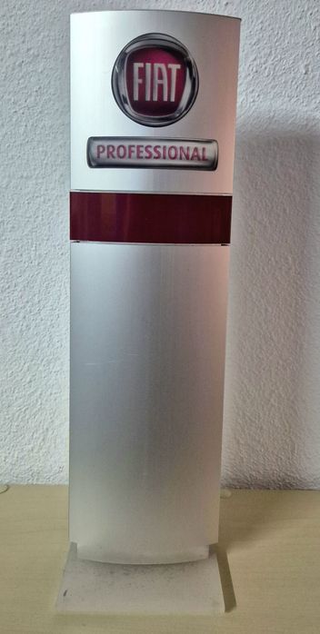 Totem/expositor FIAT Professional