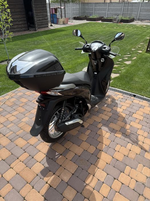 Продам скутер Honda SH 150