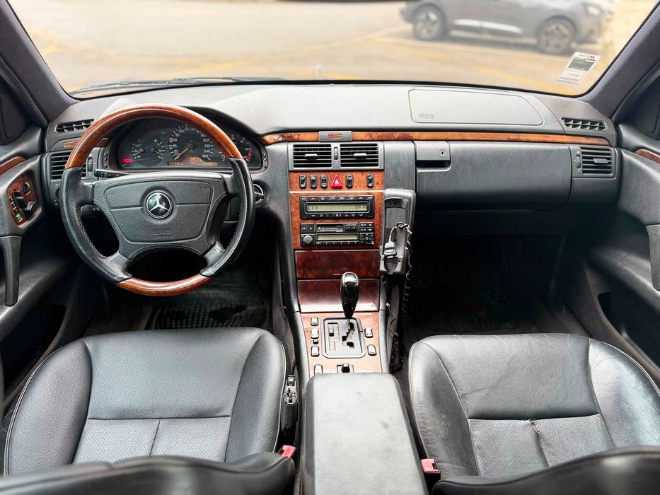 MERCEDES- BENZ E300 TURBO DIESEL