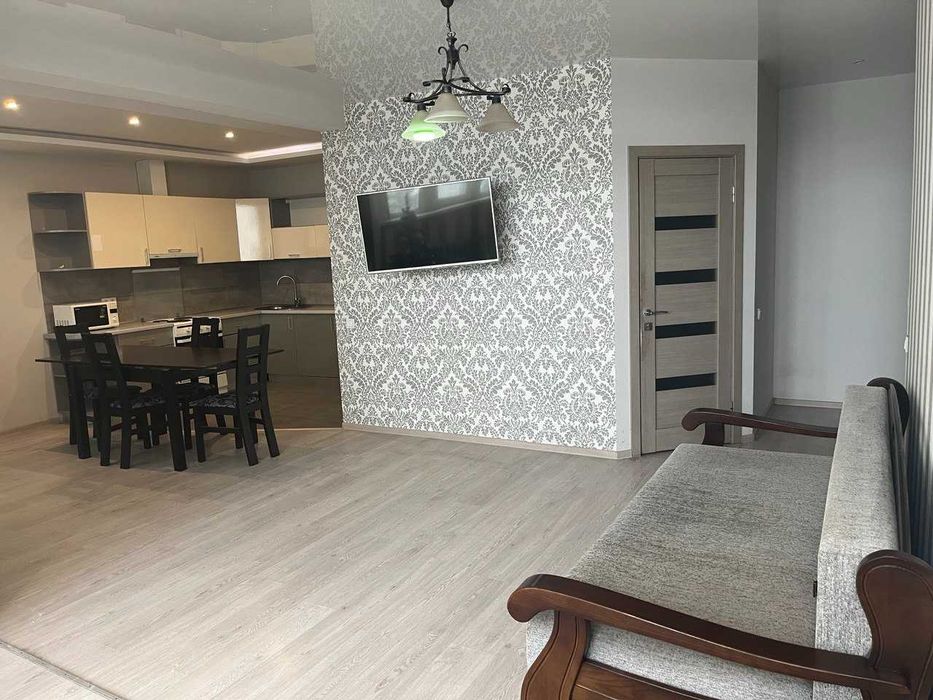 Продаж дохідної нерухомості діючий бізнес Освіти 14а 241м2 без комісії