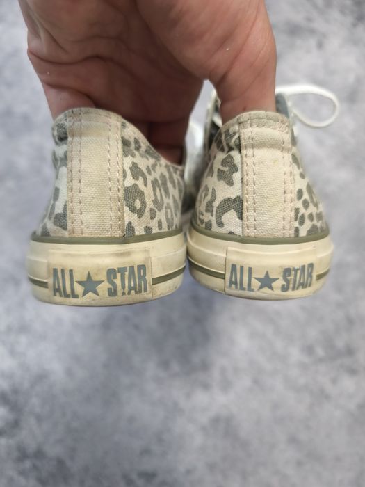 converse leopard shoes