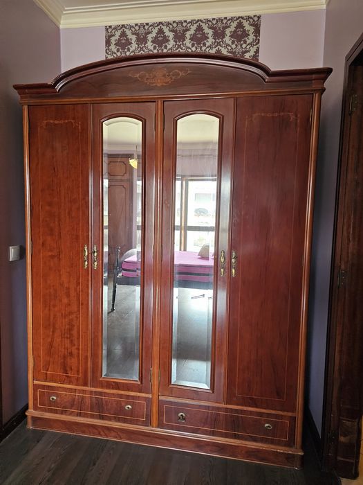 Roupeiro madeira maciça