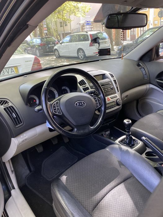 Kia cee’d SW 1.6 CRDi 115cv Diesel | Carrinha — photo 2