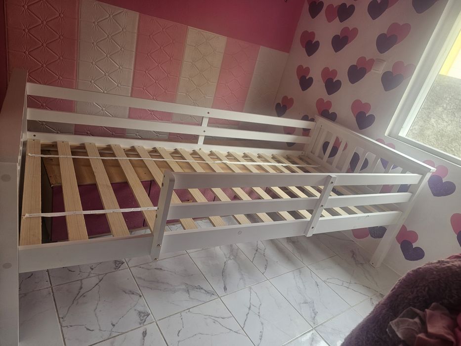 Cama de madeira branca NOVA