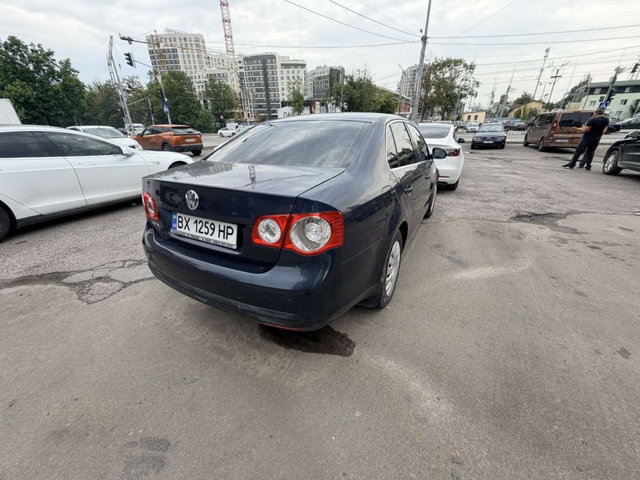 Vw Jetta 1.6 бензин 2006р