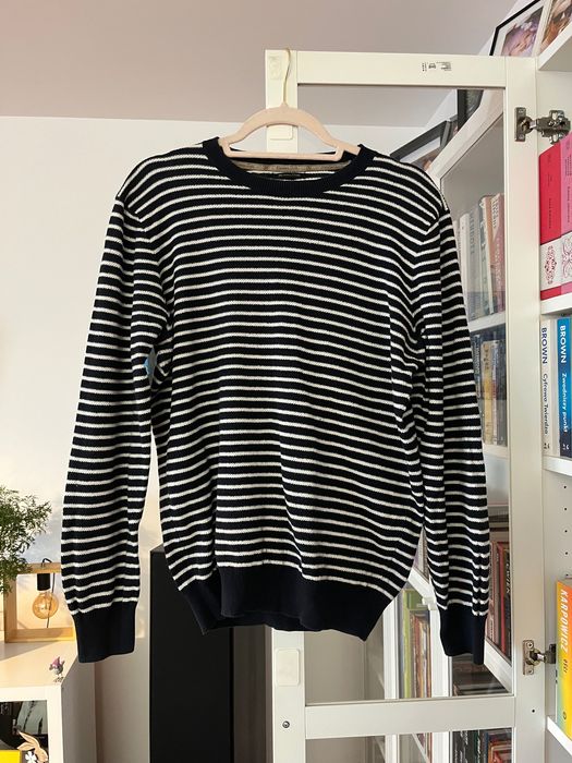 Sweterek w pasy granatowo biały