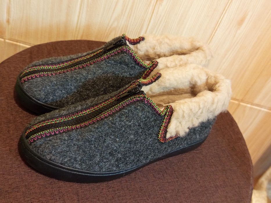 Новые.Женские тёплые тапки бурки,уги,чуни.Krok