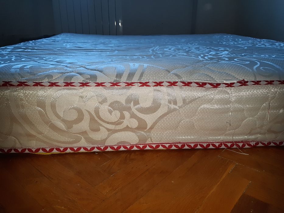 Продам  матрас,  Кармин