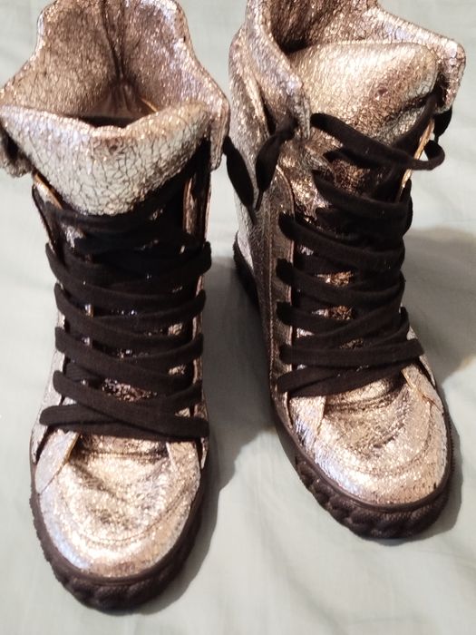 Srebrne buty za kostkę Casadei 39