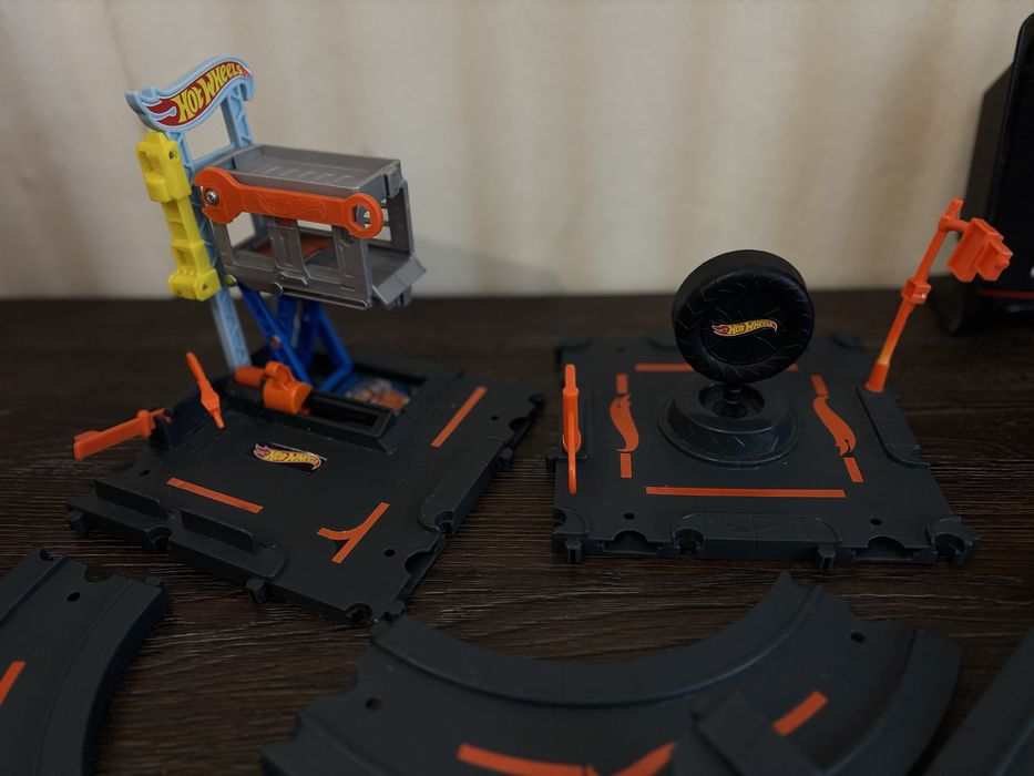 Оригінальні треки Hotwheels