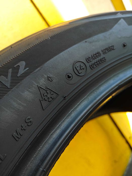 R19 235 55 шини зимові Bridgestone Blizzak DM-V2 арктична липучка Японія