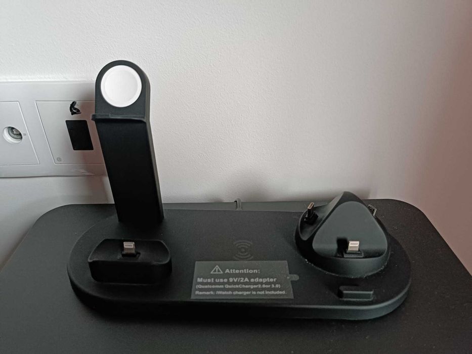 Wireless/Wired Charging Base423703160775004161