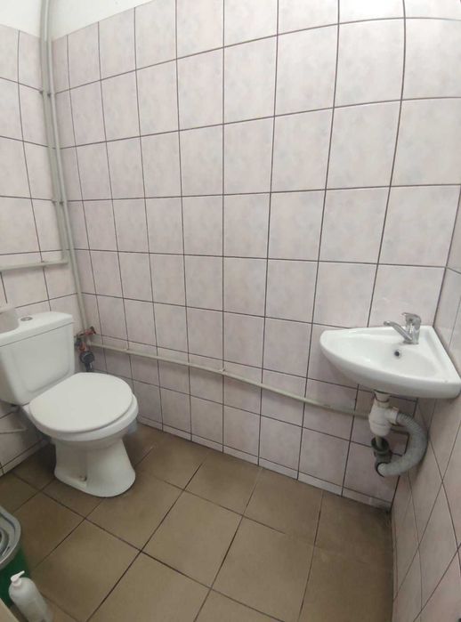 Продається комерційне приміщення по вул. Підзамче (біля заправки ОККО)