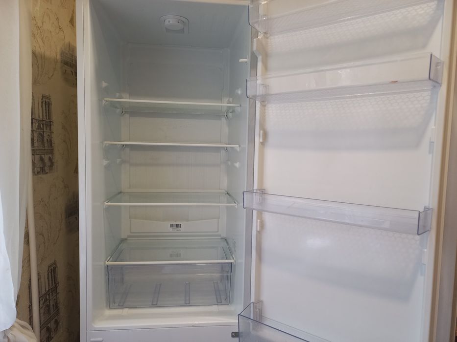 Продам холодильник BEKO. Б/у. Рабочий на половину.
