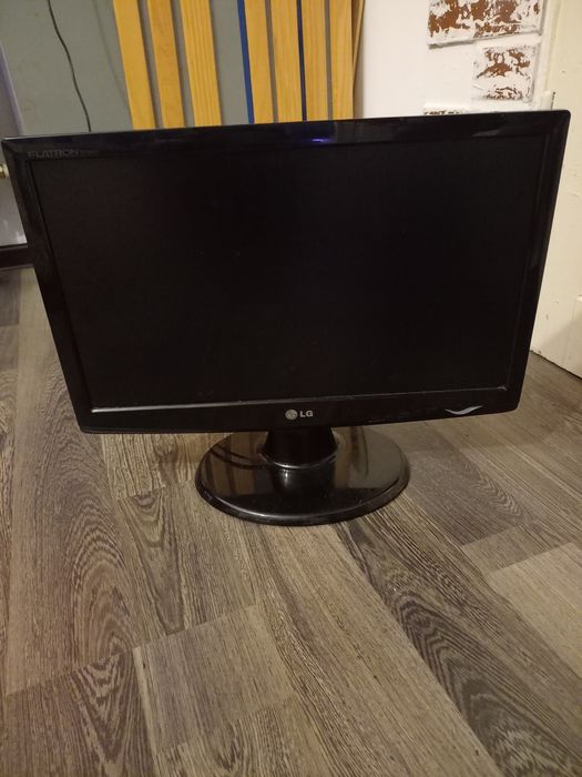 Монітор LG 19 дюймів