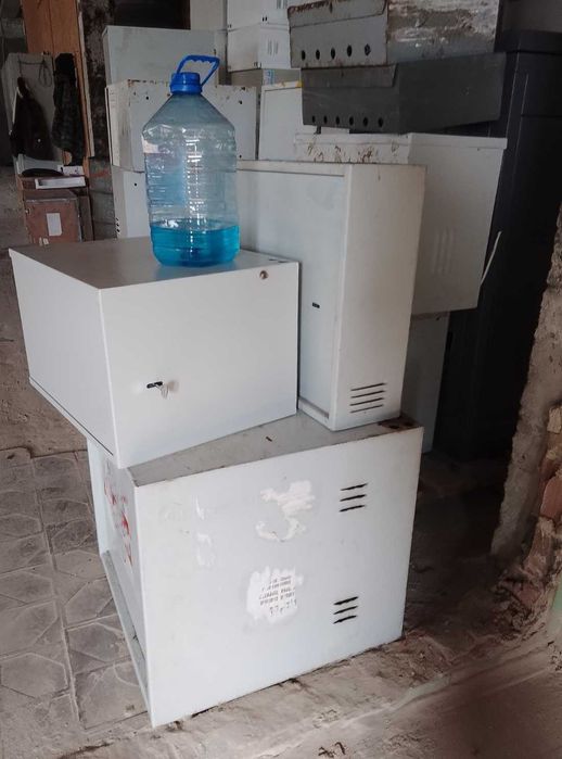 Ящики металеві для обладнання