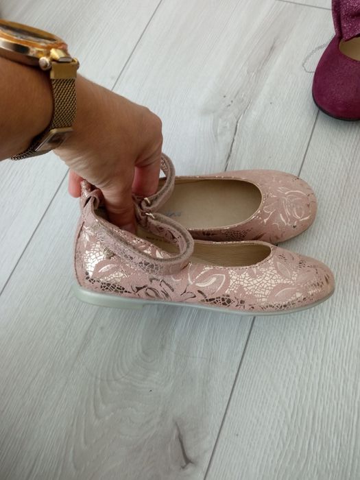 Туфельки для дівчинки