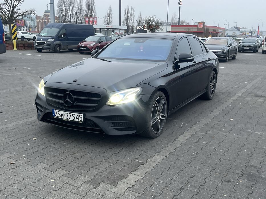 Mercedes w213 220d Amg 4x4 mały przebieg  ,dociągi ,multibeam led