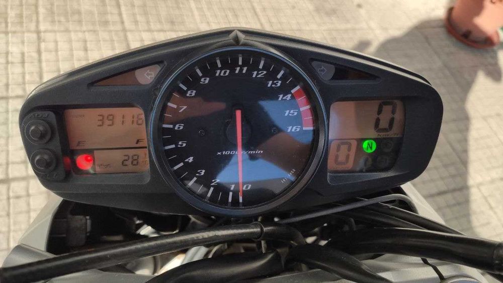 Suzuki GSR 600 - 98 cv (72 kW)