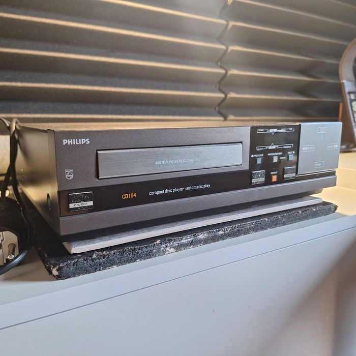 Проигрыватель Philips CD 104