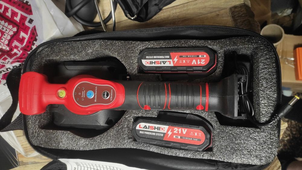 Акумуляторна Віброприсоска для плитки + 2 акумулятори 2x21В