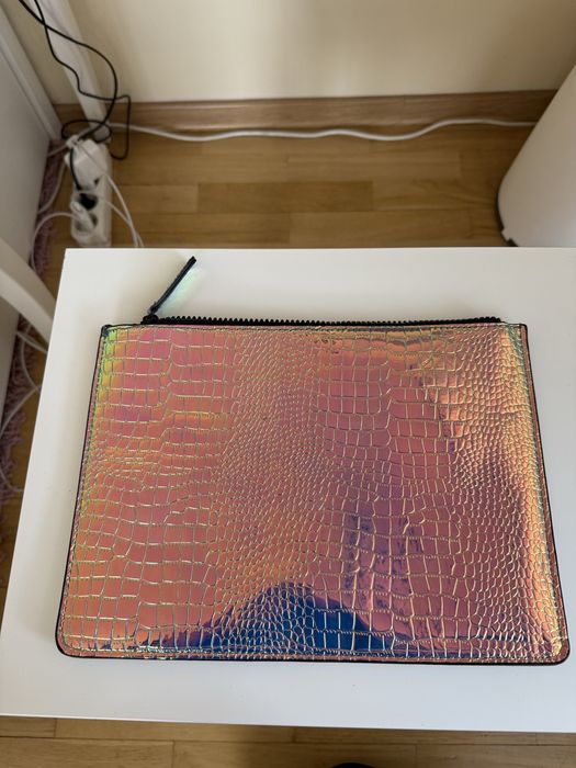 Kolorowa opalizująca kopertówka Even& Odd do ręki