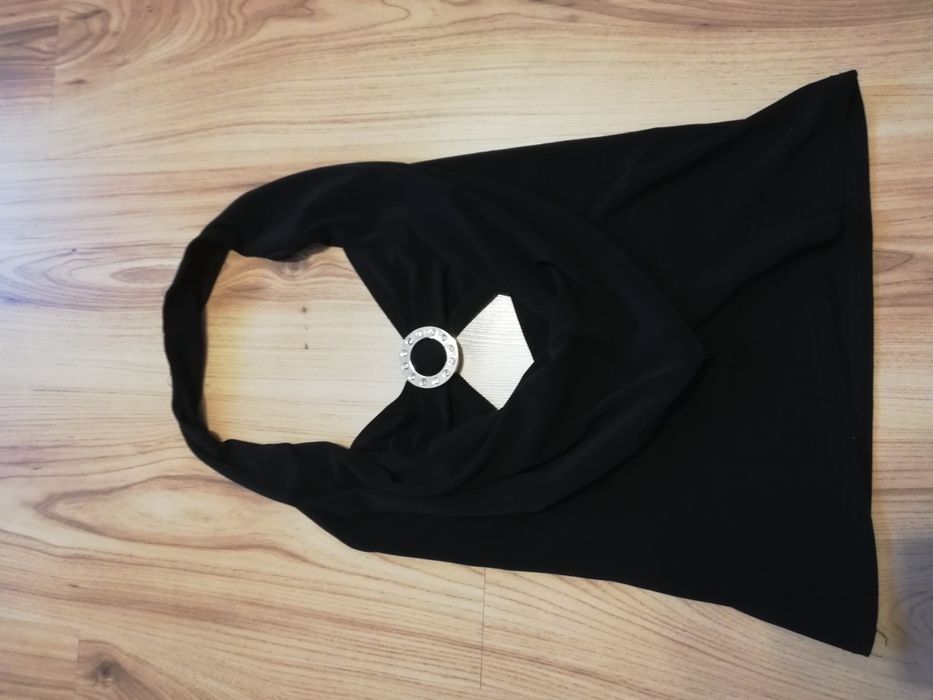 Koszulka z wycięciem