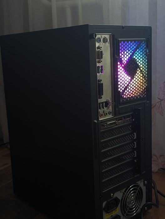 Комп'ютер (4 ядра, 16 ГБ, GTX 1050).

ГБ, GTX 1050)