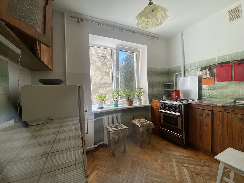 Продам 3 кімнатну квартиру по вул. Генерала Безручка