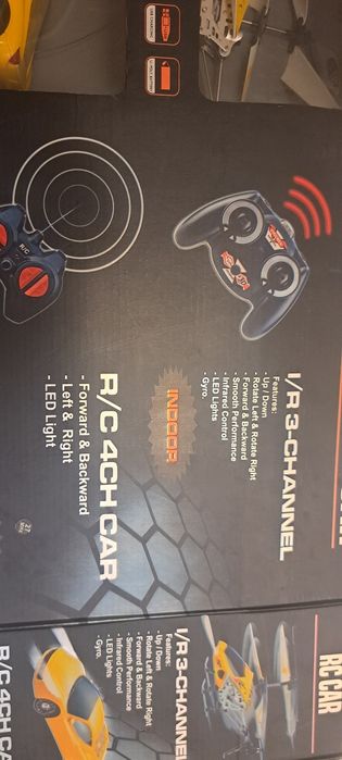 Carro e helicóptero telecomandados dentro da caixa