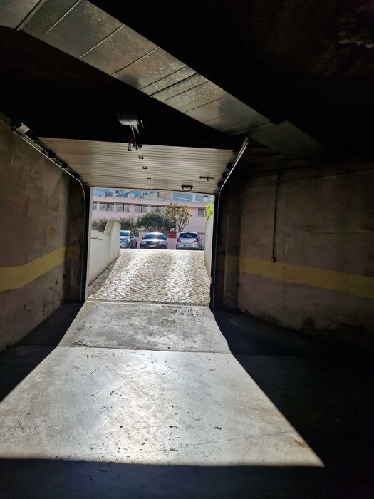 Arrenda-se Lugar de Garagem