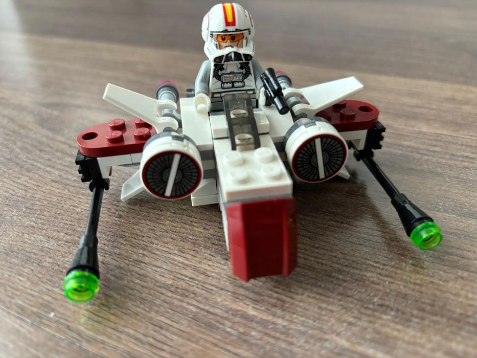 LEGO Star Wars # 75072
Microfighters ARC-170 Starfighter
[figurina pil