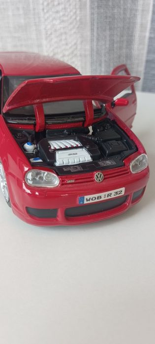 VW Golf R32 escala 1/24